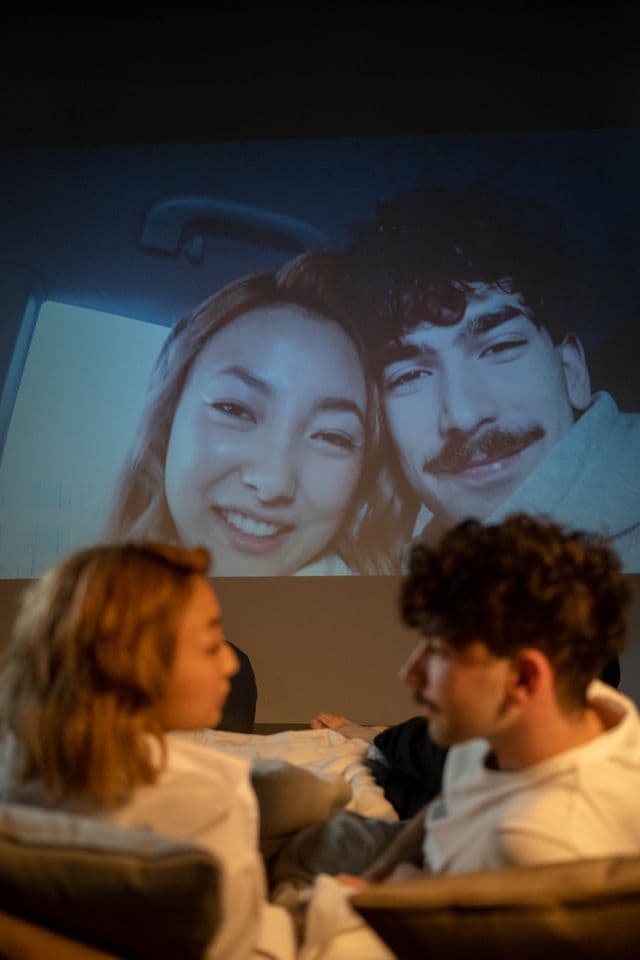 Open the slideshow on any screen