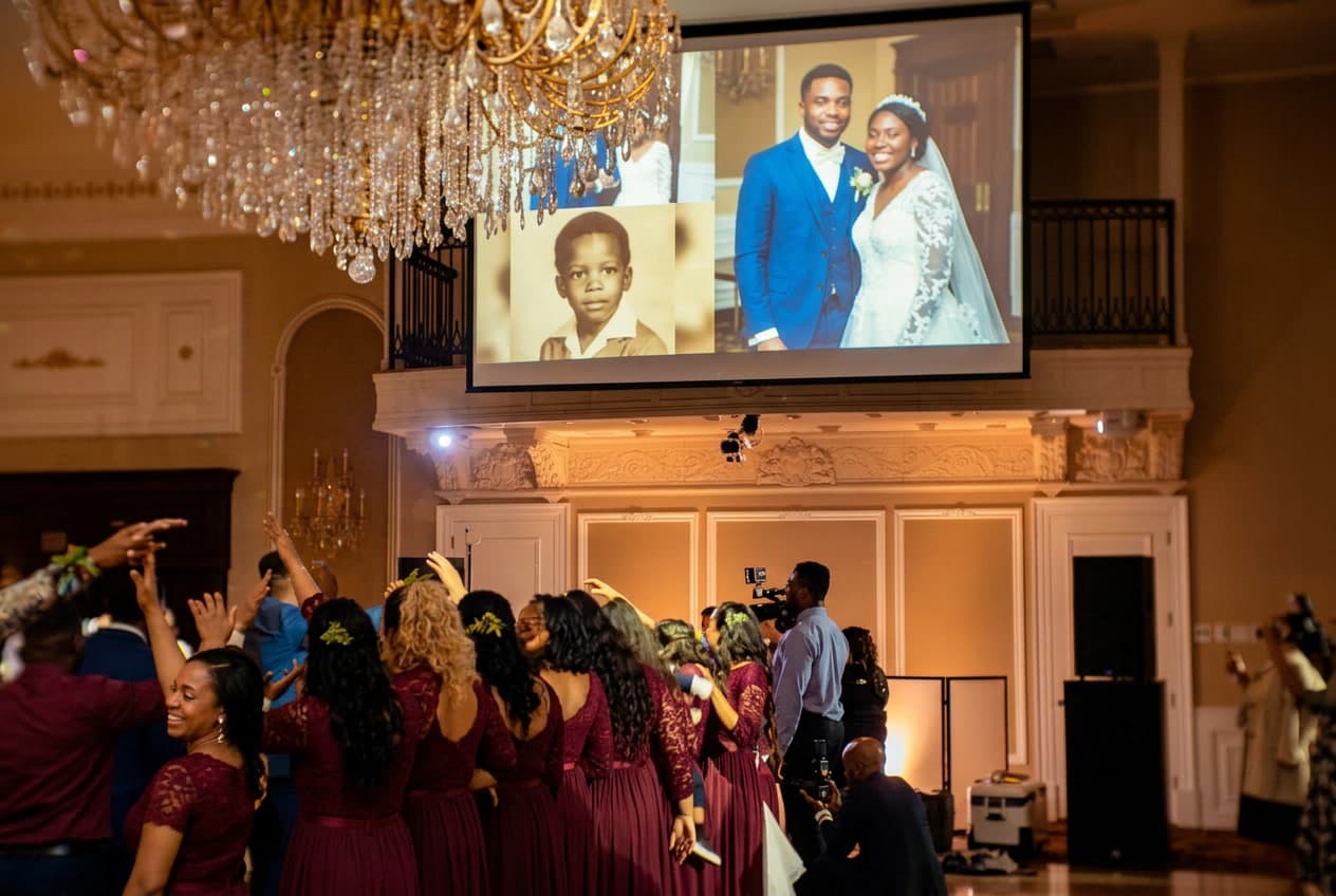 Wedding Slideshow Ideas: The Formula That Keeps the Room